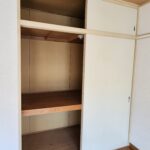 収納は押入れタイプになっています (居間)