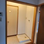 脱衣所兼洗濯機置場にはカーテンレールが付いてます (風呂) 脱衣所兼洗濯機置場にはカーテンレールが付いてます (風呂)