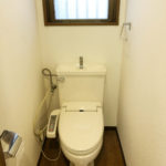 窓のあるトイレで解放感があります