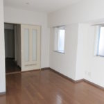 線路沿いですが二重サッシで静かなお部屋です。 (内装)