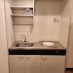 １口ＩＨのシステムキッチン※同タイプ別室の写真です (キッチン)