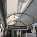 東口エスカレーター正面の立地です (内装)