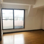 明るいリビングダイニング (居間)