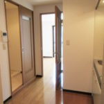 玄関から室内 (玄関)
