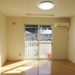 広い8帖の洋室 (内装)